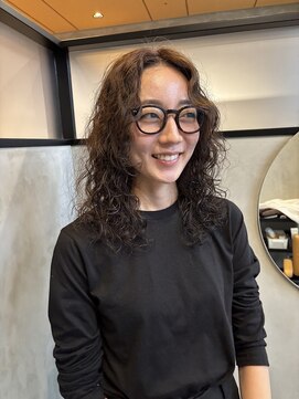 シングス(Sings) 暗髪ロングヘア×くるくるパーマ