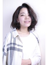 【デジタルパーマが人気★】振り返るたび、フワッとした柔らかさと女性らしさをプラス。