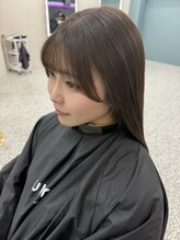 「結んでも盛れる。計算された顔周りレイヤーカット。」 