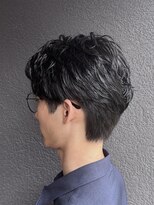 ヤスムラ(YASUMURA)&nbsp;簡単スタイリングで雰囲気変えるニュアンスパーマ
