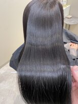 シュヴーブリヤン(cheveux brillants) 髪質改善で光が映えるなめらかストレートロング