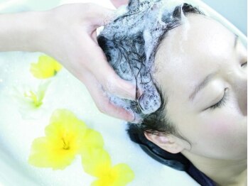 ナチュラルピーチーク(Natural.p Cheek)の写真/【女性専用サロン】蓄積されたトリートメントのコーティングは髪を傷める！スッピン美髪に導くヘッドスパ♪