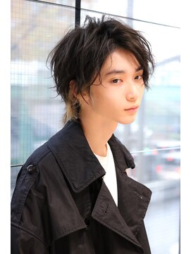 ネイビー(NAVY) センターパートミディアムウルフ ハイライトコンマヘア