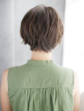 ヘアメイク ナル(hair make nalu) 透け感かきあげバングのショートスタイル