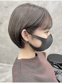 カーキグレージュ丸みショートボブマッシュショート前髪あり