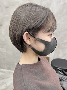 スー 渋谷(suu) カーキグレージュ丸みショートボブマッシュショート前髪あり