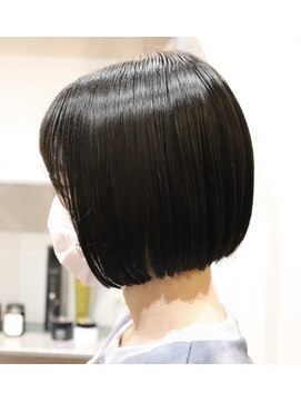 ウィスカーヘアー(whisker hair) シンプルボブ