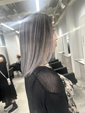 ジゼル(GiseL) バレイヤージュ　ダブルカラー　ホワイトカラー