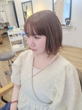 アバント(avant) ブリーチ無しのシアーベージュボブ