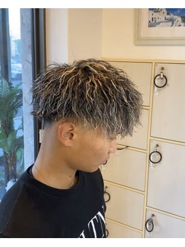 ヘアアートパーリオ 飾磨店(hair art PALIO) イナズマツイストxホワイトメッシュ