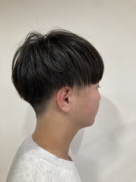 ミシュタ(mishuTA) 刈り上げツーブロックマッシュスタイル