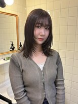 レジーロ (Regilo) 切りっぱなしミディアム/顔まわりレイヤー/オリーブベージュ