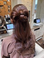 ヴィサージュプラス(VISAGE plus)&nbsp;ウエディングにも♪可憐さ引き立つハーフアップ