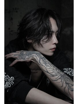 シン(syn) センターパートウルフ