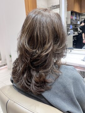 ピークアブー アヴェダ ギンザシックス(PEEK-A-BOO AVEDA GINZASIX) 癖毛を活かしたレイヤーカット　癖毛ヘアシャギー◆