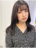 透明感たっぷりの暗髪ストレートミディアム