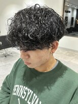 ヒュイル バイ ニアウ(Hwyl by Niau)&nbsp;メンズマッシュパーマ波巻スパイラルパーマニュアンスパーマ眉毛