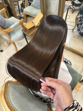 アンフィシュピトロワ(AnFye spi tlow) 高難易度ジュエリーシステム縮毛矯正でツヤッツヤの艶髪に変身♪