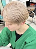 ワンブリーチダブルカラーハイトーンショート切りっぱなしボブ