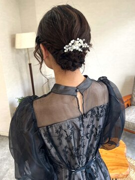 トナリ(tonari) へアセット　低めルーズシニヨン　【鹿児島中央】