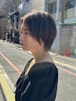 クルー(Creww KYOTO) センターパートでハンサムなプチウルショート