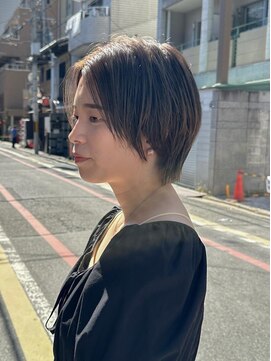 クルー(Creww KYOTO) センターパートでハンサムなプチウルショート