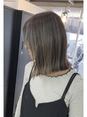 白髪ぼかしバレイヤージュ肩上ボブ
