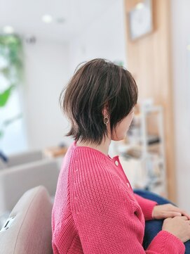 ツナグ(TSUNAGU) 外はねレイヤーボブ×落ち着いたグレーカラー