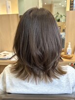 ウイバイファースト(u'i by first)&nbsp;鎖骨くらいの長さのミディアムレイヤーカット