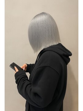 レオクマ 長野(REOKUMA) ボブ/ハイトーン/シルバーカラー／夏のヘアアレンジ