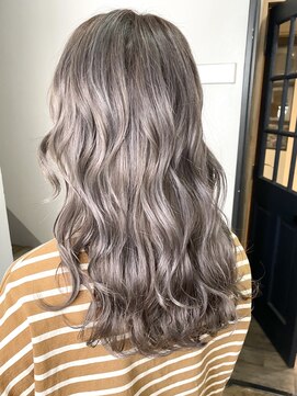 リルア 博多(LIRUA) ハイトーンシルバーベージュ