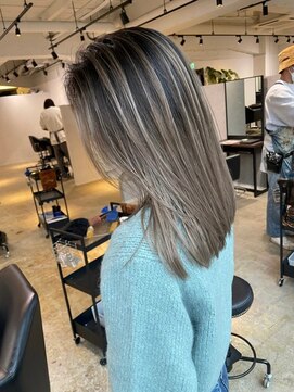 メリー オオサカ(Merly Osaka) 大人ダークなバレイヤージュ_くすみグレージュカラー_