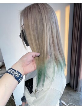 ニュート(Neut ) ホワイトミルクティーカラー/裾カラーグリーン/エンドカラー