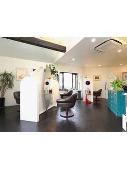 髪だけでなく、身体も心も癒される空間をご提供♪居心地の良い空間でリラックスしてお過ごしください。