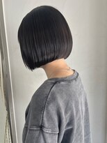 タヴィ(Tavi)&nbsp;黒髪ワンレングスのミニボブヘア/ワンレングスボブ/ボブ