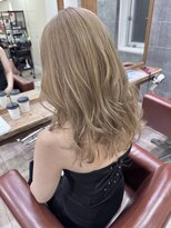 ジゼル(gisele)&nbsp;セミロング×ミルクティーベージュ×20～50代×白髪ぼかし