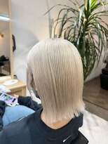 ロム(Rom.) blond hair