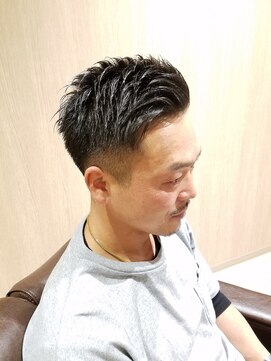 ライール ザ バーバー(Lair the barber) 大人の黒髪フェードサイドバック風