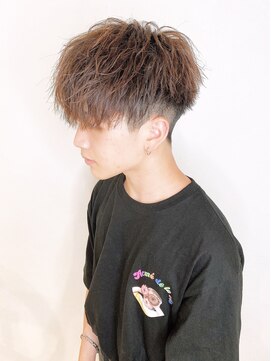 アンダーバーホワイト 天神店(_WHITE) 前下がりマッシュ