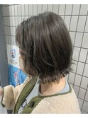 オリーブグレー