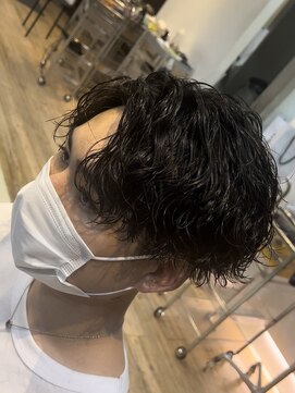 フィフス トウキョウ (fifth TOKYO) センターパートツイストスパイラルパーマツーブロックメンズヘア