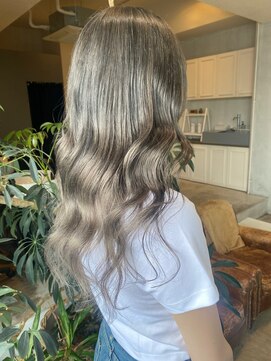 セプト 天神大名(SEPT.) シルバーベージュ　くすみカラー　ダブルカラー　セミロング