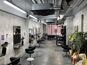 COIFF１RST 長崎 SHAMPOO BOY 2nd ブリーチ/インナーカラー/縮毛矯正/レイヤー