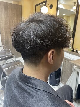 グルーマーズトウキョウ(GROOMER/S TOKYO) テーパーフェード/スペインカール