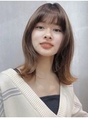 サラ艶ミディアムレイヤーボブオリーブベージュピンク