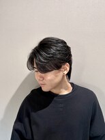 リット(lit.)&nbsp;フェザーパーマ　ショート　ツーブロック　センターパート