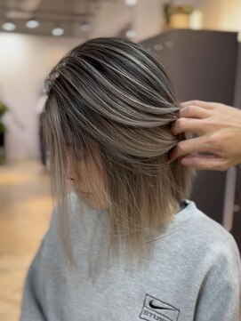 メリー オオサカ(Merly Osaka) 心斎橋/バレイヤージュ/レイヤーカット/海外レイヤー