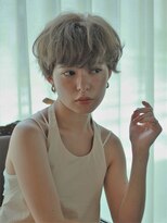 グラス(grass)&nbsp;ハイトーンショートヘア 重めバング くせ毛を活かす