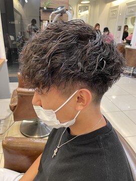 ネオリーブアイム 横浜西口店(Neolive aim) 横浜★ハードにきまる前下がりマッシュのツイストスパイラル