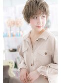 個性的ホワイティグレージュ外国人風無造作束感ショートa1